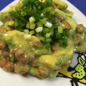 居酒屋メニュー☆アボカドと納豆サラダ